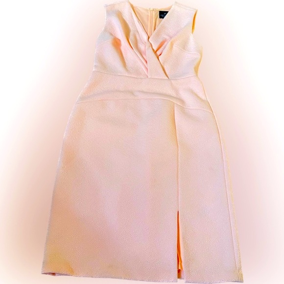Adrianna Papell Dresses & Skirts - Adrianna Papell peach dress elastane size 6 column v neck textured fabric orange